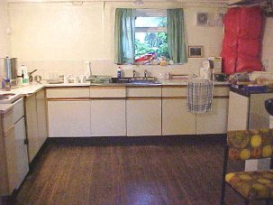 airton_hostel_inside_2.jpg (37567 bytes)