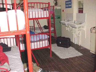 airton_large_bedroom.jpg (40118 bytes)