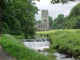 fountains_abbey_and_waterfall.jpg (53321 bytes)