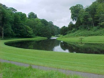 fountains_abbey_pond_2.jpg (33919 bytes)