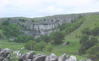 limestone_outcrop.jpg (47725 bytes)