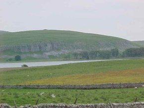 malham_tarn_6.jpg (24797 bytes)