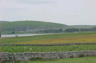 malham_tarn_7.jpg (26854 bytes)