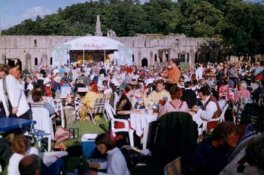 music_by_moonlight.jpg (34031 bytes)