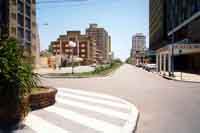 VISTA DE LA AVENIDA MITRE, DESDE LA ROTONDA DE LA COSTANERA