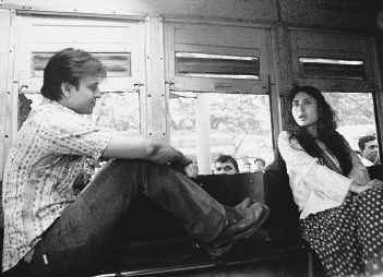 Vivek Oberoi and Kareena Kapoor in Mani Ratnam's YUVA.