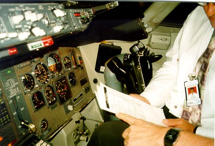 747mainfopanel.jpg (52950 bytes)