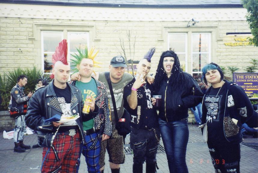 Pubs, Trasko, me eyeball, his gf and selena