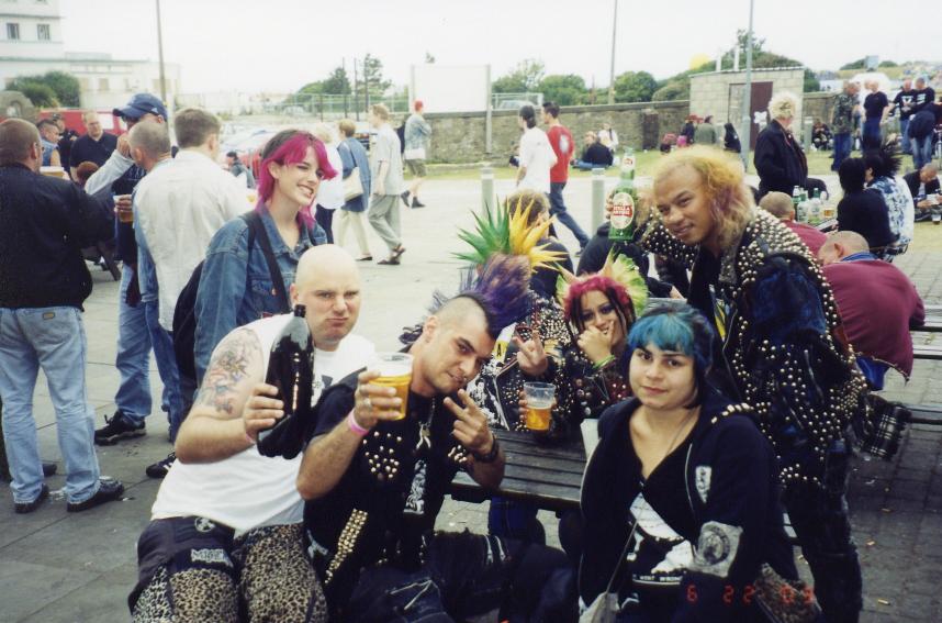 ok more friends....alot of the same peeps from back home