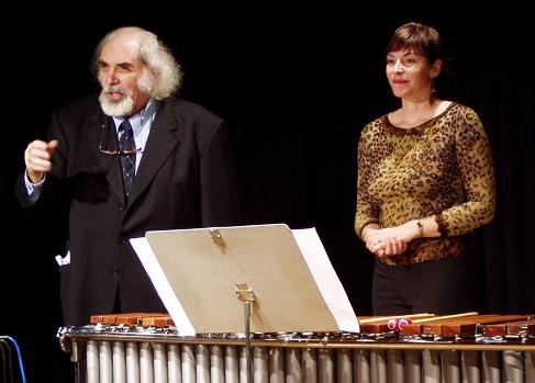 Jos� Atalaya com a percussionista Elizabeth Davis - Alg�s - 10.Dez.2005