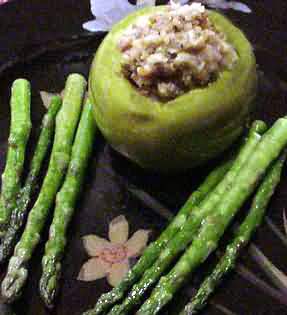 Baked Apple with Leeks and Sausage