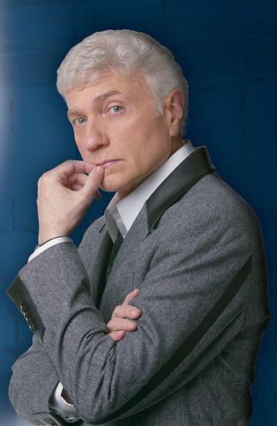 En los 70 e inicios de los 80, Styx tuvo una popularidad indiscutible en el mundo de la m�sica rock, pero cuando sali� su vocalista principal se reuni� posteriormente con sus compa�eros para de ah� darse un nuevo rompimiento. Dennis de Young sigue activo, ahora con su nuevo grupo: leamos qu� ha sucedido desde entonces