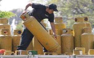 El reciente anuncio del presidente mexicano para crear una empresa gubernamental para supuestamente ofrecer gas a precio m�s bajo que los particulares aunque al final de trate de subsidios que terminamos pagando todos nos trae de regreso a las catastr�ficas pol�ticas econ�micas de los a�os 70. Si el precio del gasto es alto, culpemos al d�bil y mediocre desempe�o de un gobierno incapaz de impulsar un desarrollo firme