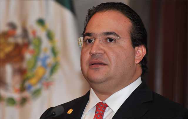 Durante su sexenio aumentaron la inseguridad y la burocracia mientras la corrupci�n creci� alegremente en Veracruz, Incre�blemente, al ser detenido el ex gobernador alega cacer�a de brujas en su contra y hasta estuvo en huelga de hambre. Un asunto de desfachatez ilimitada