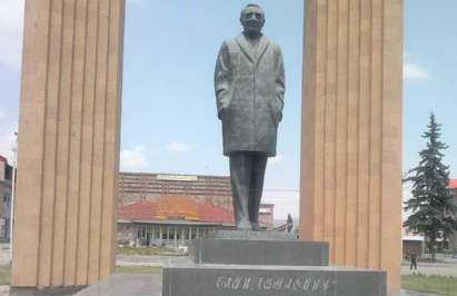 [Aznavour-Denkmal in Gyumri]