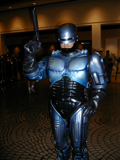 DC2001_RoboCop.jpg 53.9K