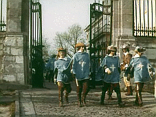 D'Artagnan anländer till herr de Trévilles hôtel i filmen »D'Artagnan och de tre musketörerna« (Sovjetunionen 1978)