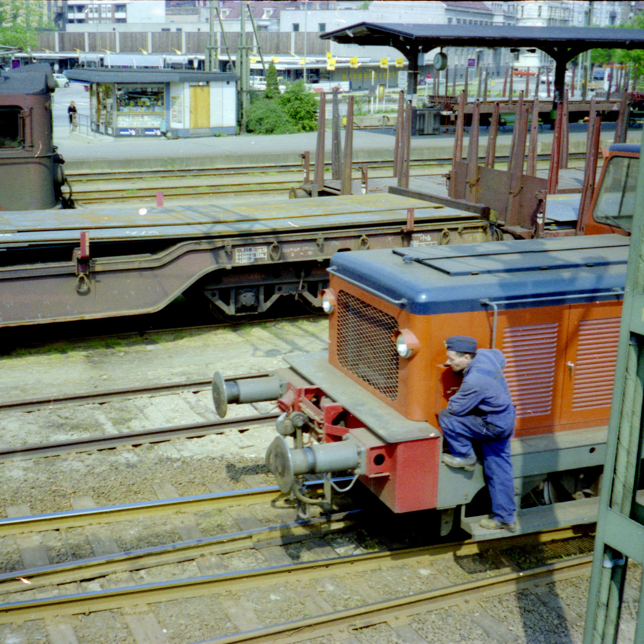 Bangårdsarbete på Landskrona järnvägsstation den 15:e maj år 1975