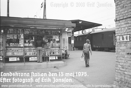 bild av stationskiosken och t&aring;g 1531 p&aring; Landskrona j&auml;rnv&auml;gsstation den 15 maj 1975.