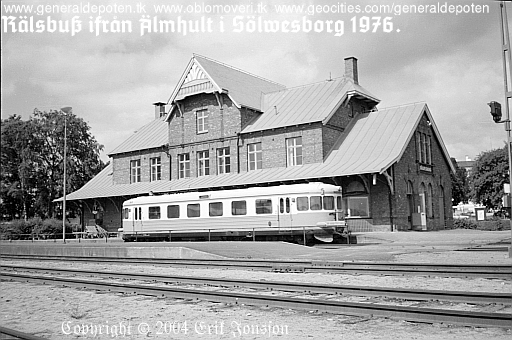 bild av rälsbuss Y6 ankommen ifrån Älmhult på Sölvesborgs station 1976