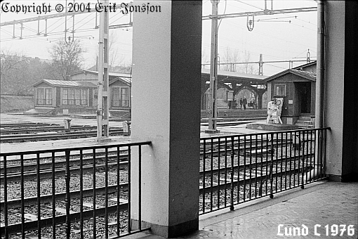 bild av Utgång till tågen ifrån väntsalen på Lund C år 1976
