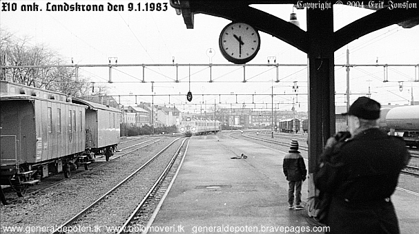 bild av Landskrona station i v&auml;ntan p&aring; X10 9.1.1983