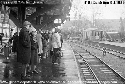bild av v&auml;ntan p&aring; X10 vid sp&aring;r 6 p&aring; Lund C den 9.1.1983