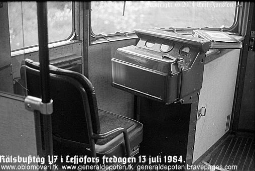 bild av r&auml;lsbuss Y7 i Lesj&ouml;fors f&ouml;re avg&aring;ng till Kristinehamn fredagen den trettonde juli 1984