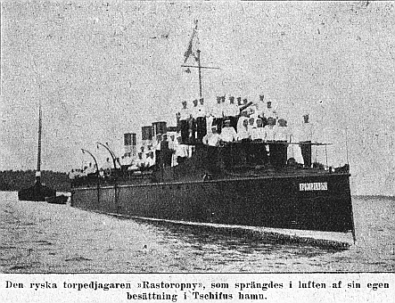 Den ryska torpedjagaren Rastoropnyj, som spr�ngdes i luften af sin egen bes�ttning i Tschifus hamn.