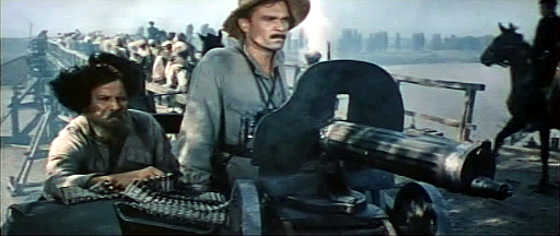 Bild av Kozjuch vid kulsprutan ur filmen »Järnströmmen« («Железный поток»)