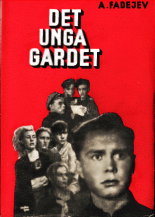 bild av omslaget till den svenska utg&aring;van av Fadejevs roman &raquo;Det unga gardet&laquo; med bilder ur Gerasimovs film &laquo;Molodaja gvardija&raquo; fr&aring;n 1948
