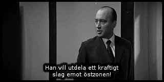 Han vill utdela ett kraftigt slag emot &ouml;stzonen. Bild ur Azarovs spelfilm &raquo;Strid efter seger&laquo; .