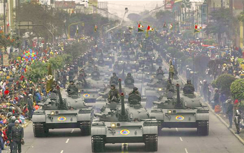 Tanques T-55 en el desfile militar del 29 de Julio del 2005