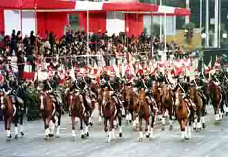 Cadetes del Arma de Caballer�a de la EMCH