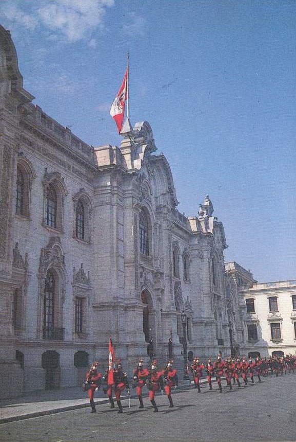 A typical stamp of the Lima City was the traditional Changing of the Presidential Guard of Mounted Infantry made ceremonially by the gallant Dragoons of the Cavalry Regiment: Marshal Nieto