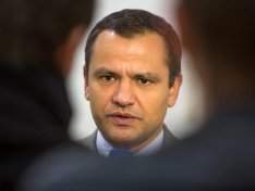 [Sebastian Edathy (SPD)]