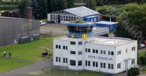 [Der Flughafen Hangelar, einst bei Bonn, heute bei Sankt Augustin]