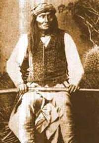 [Geronimo hält Wacht- mit einem Feuerstock!]