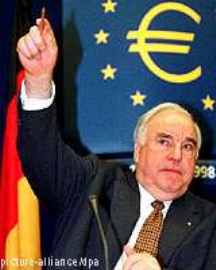 [Der Terminator/Ruinator Deutschlands und Europas: Helmut Kohl. Seine Waffe: der Teuro]