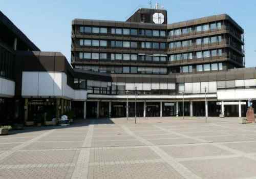 [tot, toter, Sankt Augustin - Verwaltungszentrum mit Marktplatte]