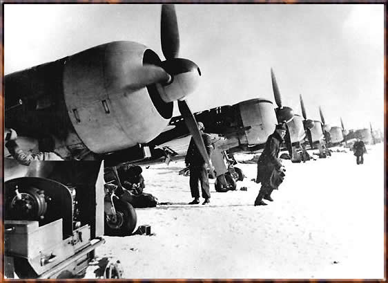 A row of IAR-80 fighters on the east front. Winter 1941