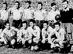 Atl�tico de Madrid temporada de 1947-1948. De pie: Mauri, Aparicio, Escudero, Vidal, Juncosa, y Saso. De rodillas: Basabe, Valdivieso, Silva, Cuenca y Menc�a