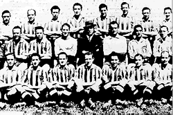 A�o 1939. Cuadro de jugadores del Athletic Aviaci�n. De pie: Alejandro, Urquidi, ----, Alfonso Aparicio, Jos� Mesa, Blanco, Jos� Cobo y Luiz. Sentados: Juan Escudero, Francisco Madrino, Fernando Tabales, Ricardo Zamora (entrenador), Guillermo, Germ�n G�mez, ----. En el suelo: ----, Enrique, Ram�n Gabilongo, Julio Antonio El�cegui, Francisco Campos, Juan V�zquez y Arencibia