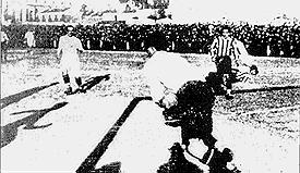 1918. Real Madrid-Athletic de Madrid. Chuta Gonz�lez y para el portero rojiblanco Dur�n