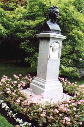 Dublin photo, Countess Markievicz memorial bust in Stephens Green