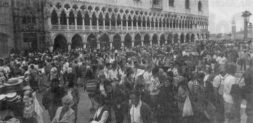 turisti in Piazza San Marco
