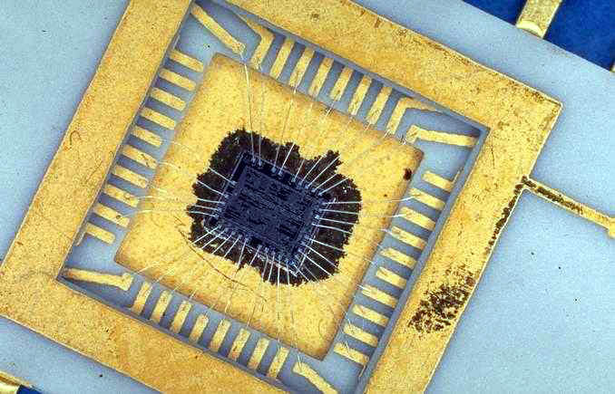 Liga��es internas num circuito integrado