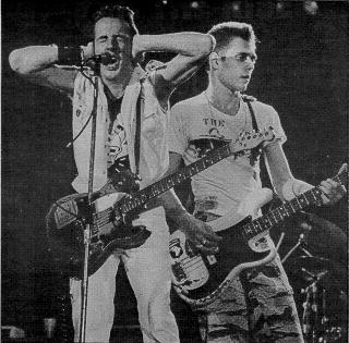 Joe and Paul In Concert (25354 bytes)