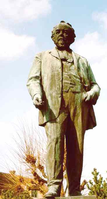 Mikol� Ale� - Mikolas Ales Statue by Kamil Lhotak