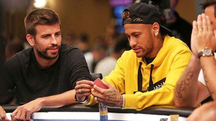 Pemain sepak bola selebritis bermain poker